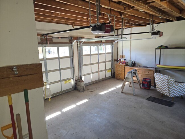 Building Photo - Large mountain home with access to Tahoe K...