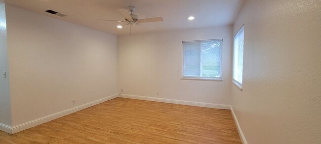 Building Photo - Quiet Cul de Sac With RV Parking in North Redding