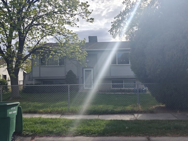 Building Photo - 8235 S 3580 W