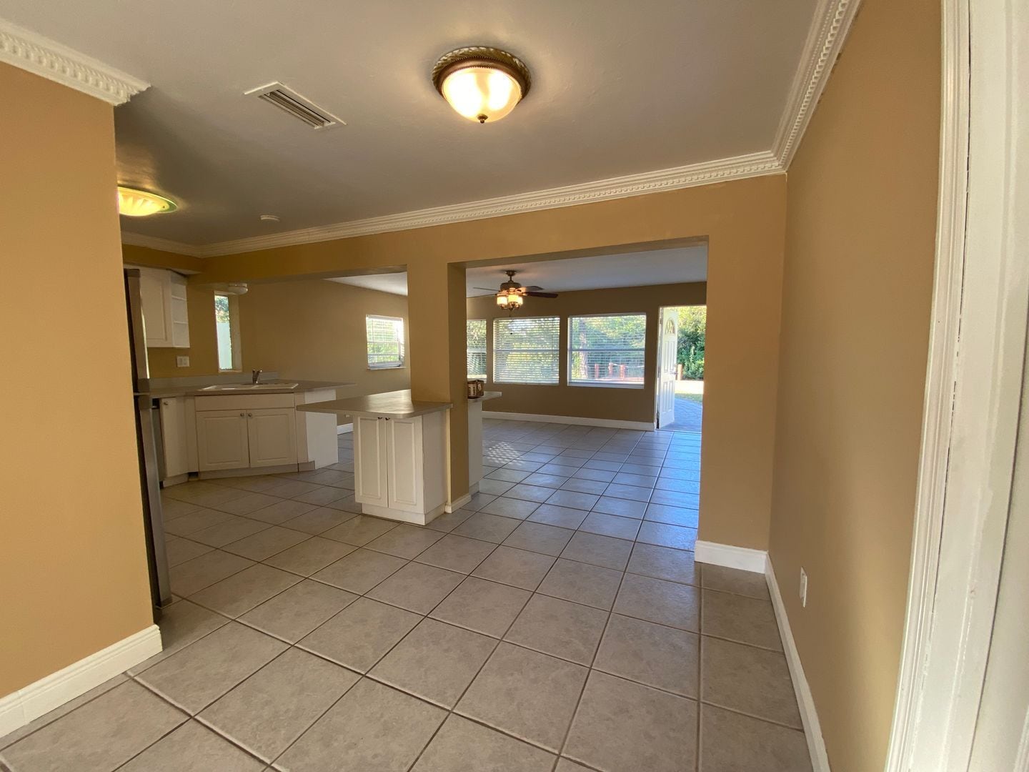 Building Photo - 3/2 Move In Ready