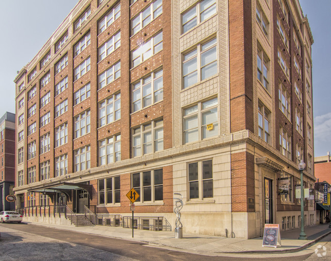 Building Photo - Van Vleet Flats