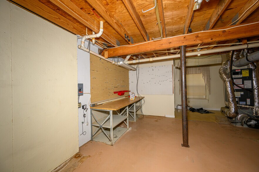 Building Photo - 2655 Merry Rd