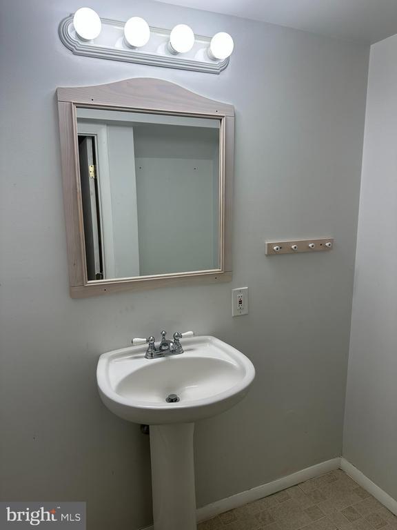 Building Photo - 1530 Cottage Ln