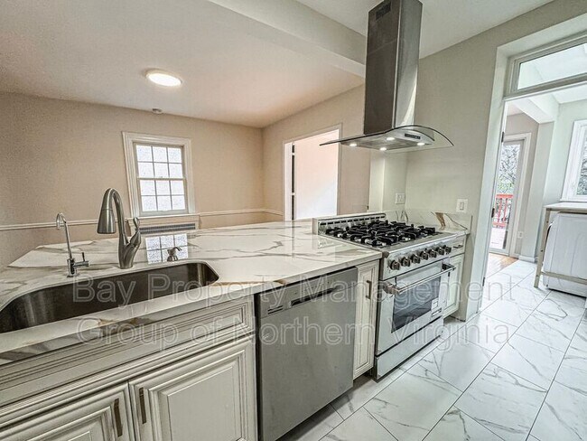 Building Photo - 4412 Volta Pl NW