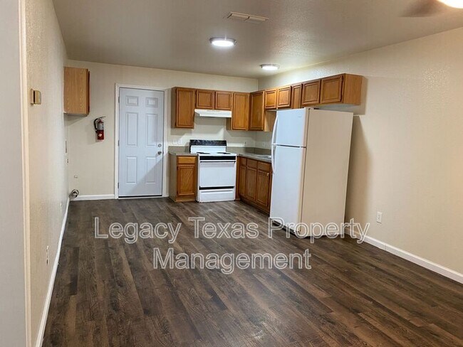 Building Photo - 1719 Short St