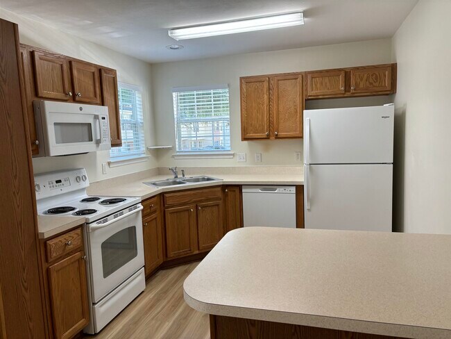 Building Photo - 3041 Camelliawood Cir E