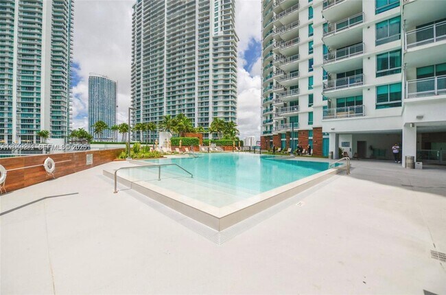 Building Photo - 350 S Miami Ave