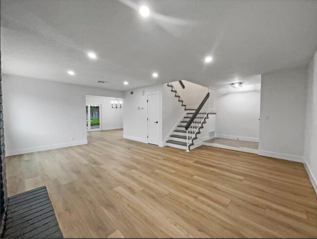 Building Photo - 7952 Summerplace Dr