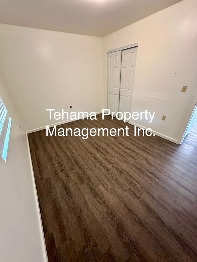 Building Photo - Renovated 2 Bedroom/1 Bath Gerber home wit...