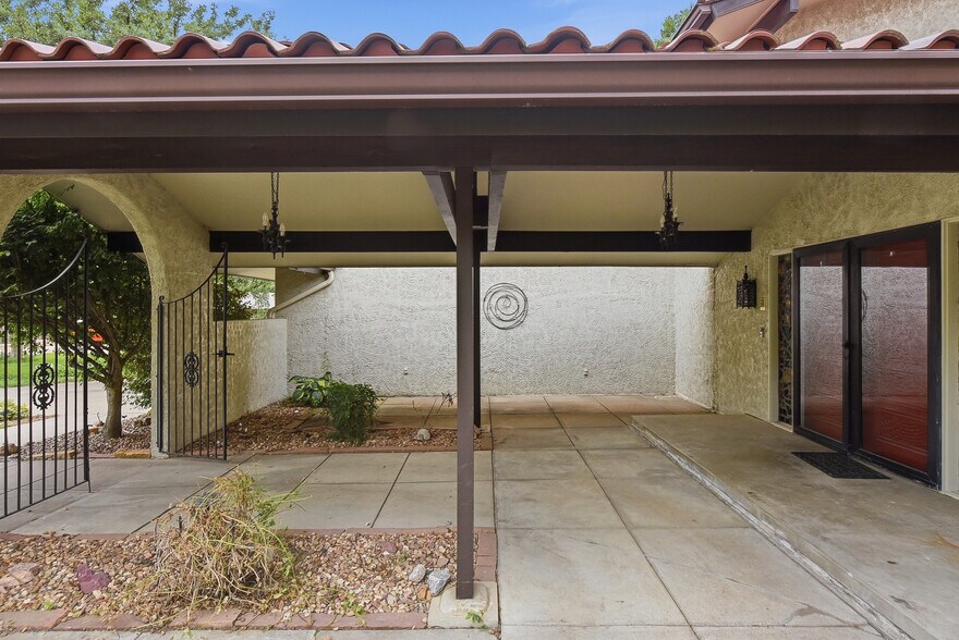 Building Photo - 5606 S 126th Cir