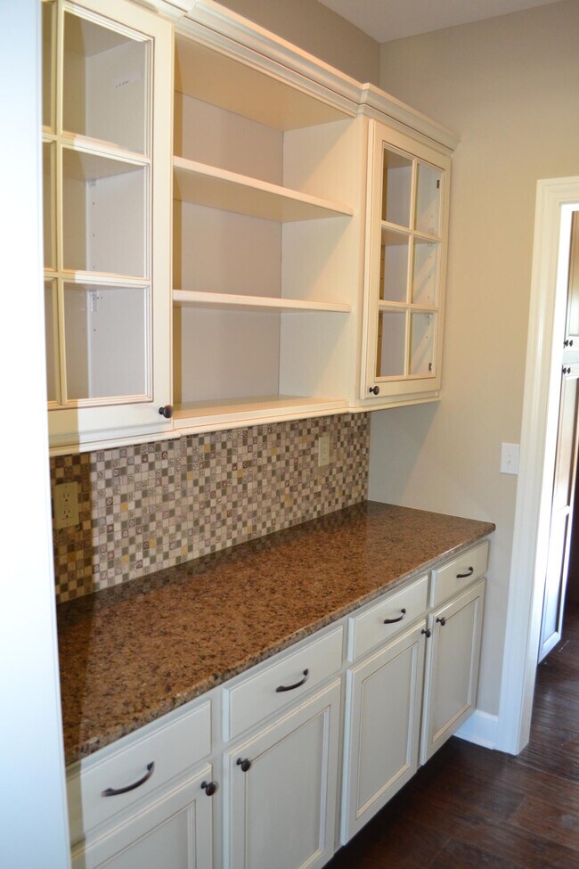Building Photo - 5627 Spicewood Dr