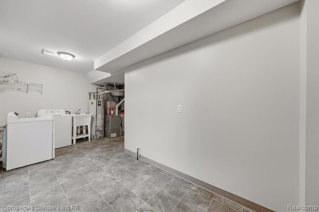 Building Photo - 483 W Lincoln Ave