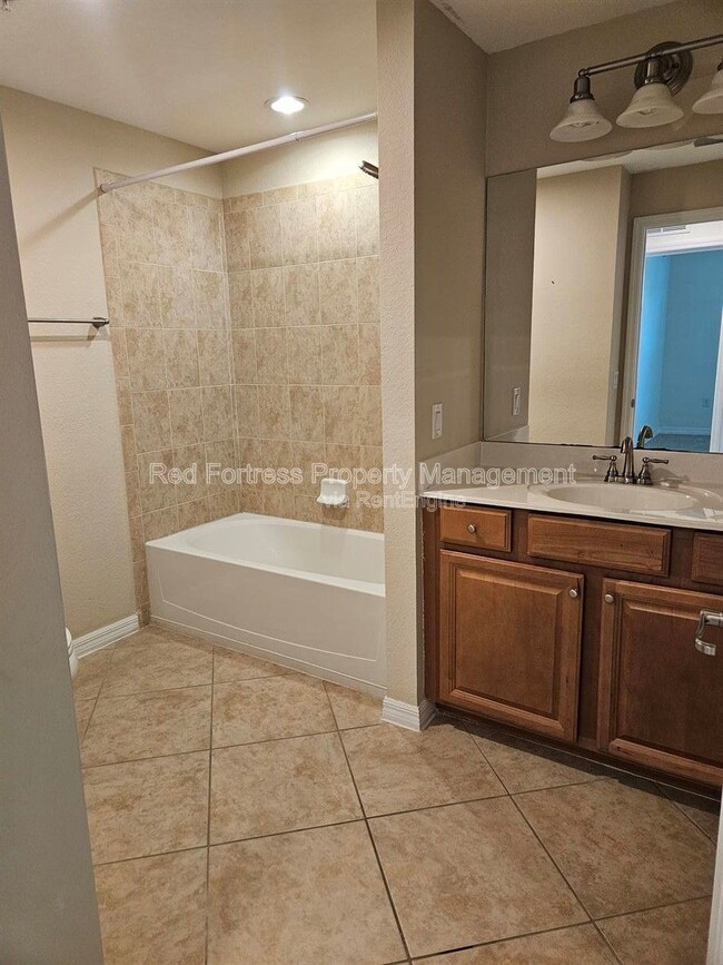 Building Photo - 17451 Old Harmony Dr