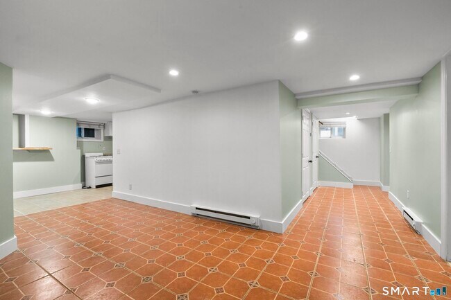 Building Photo - 48 Lockwood Ave