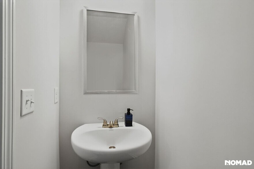 Building Photo - 3445 Sumersbe court
