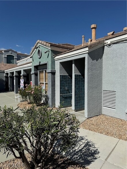 Building Photo - 6955 N Durango Dr