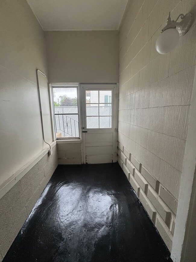 Building Photo - Beautiful 3-bedroom house for Rent AVAILAB...