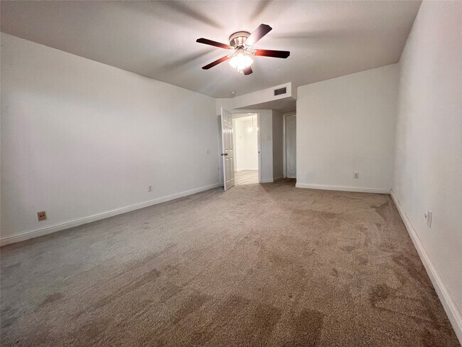 Building Photo - 3005 Walnut Bend Ln