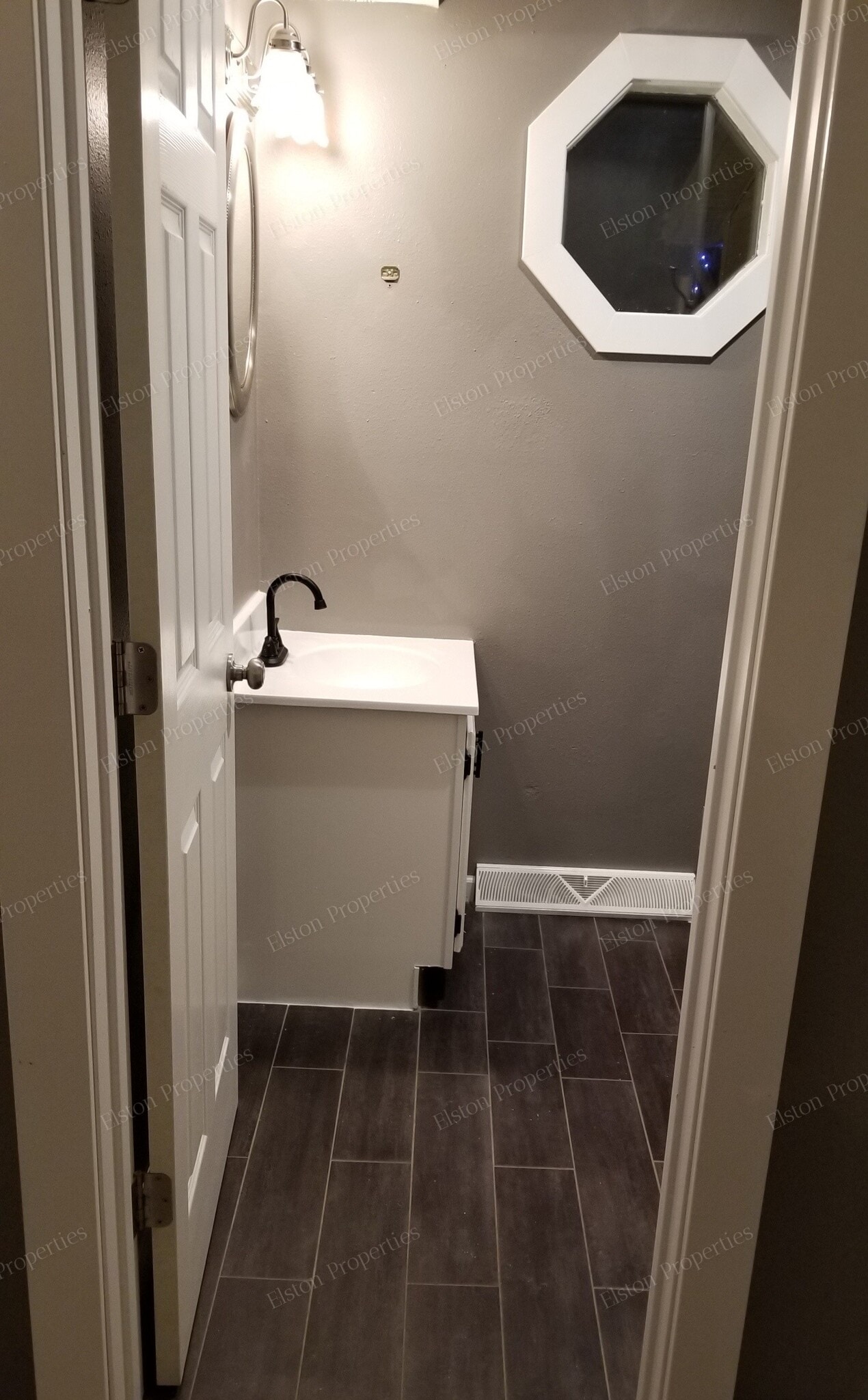 Building Photo - 804B S Okaw