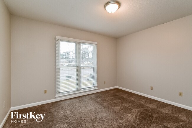 Building Photo - 8861 Reflections Cove