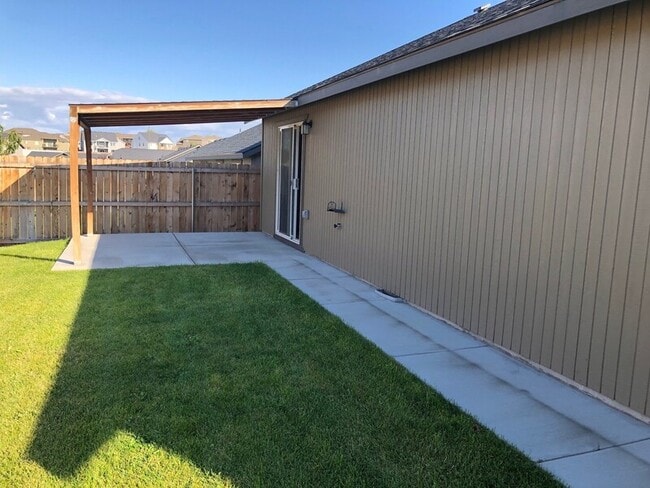 Building Photo - 9352 W 9th Pl