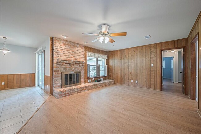 Building Photo - 2530 Bandelier Dr