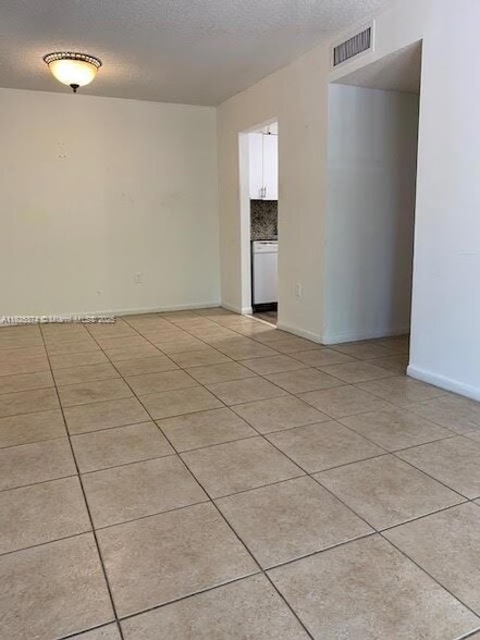 Building Photo - 7421 SW 152nd Ave