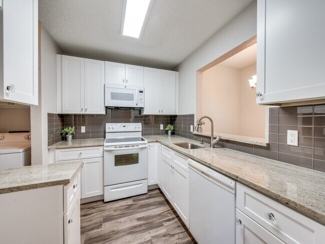 Building Photo - 1603 Marsh Ln