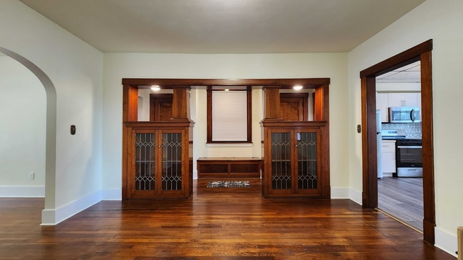 Building Photo - Now showing! Updated 4BR  1 bath house!