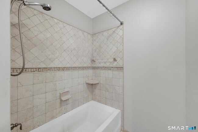 Building Photo - 3 Murphys Ln