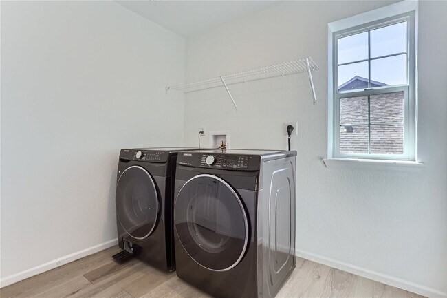 Building Photo - 3-Bedroom Home with Open Floor Plan, Private Balcony & Attached Garage