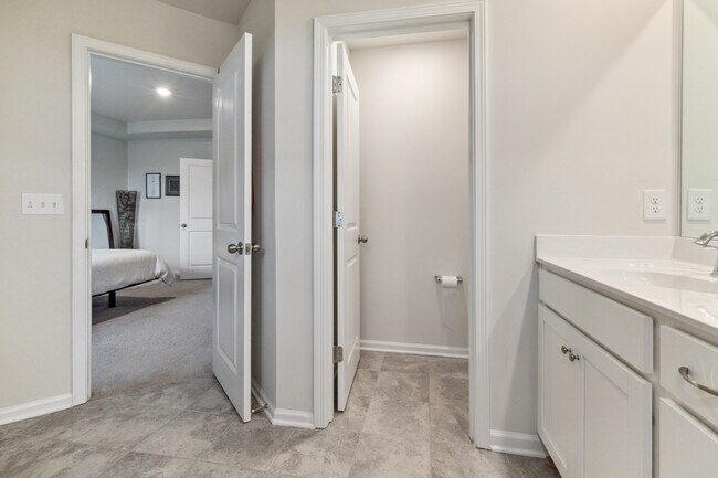 Building Photo - 1661 Corwin Bend Rd