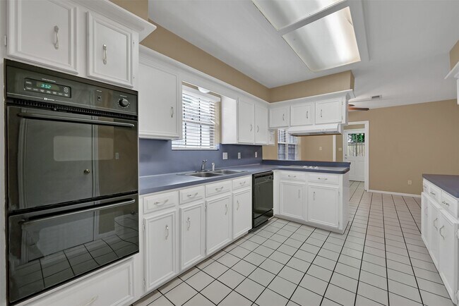 Building Photo - 2010 Tucumcari Dr