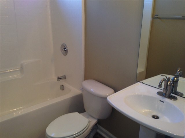 Building Photo - 609 English Oak Cir
