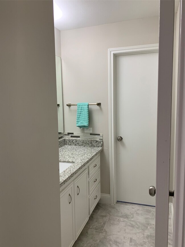 Building Photo - 15303 Paseo Del Rey Dr