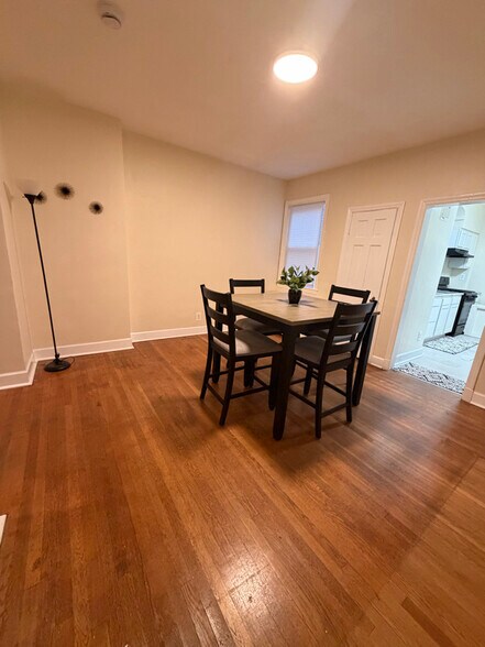 Building Photo - 507 E Cold Spring Ln