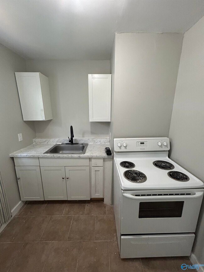 Building Photo - 2705 Whitesburg Dr