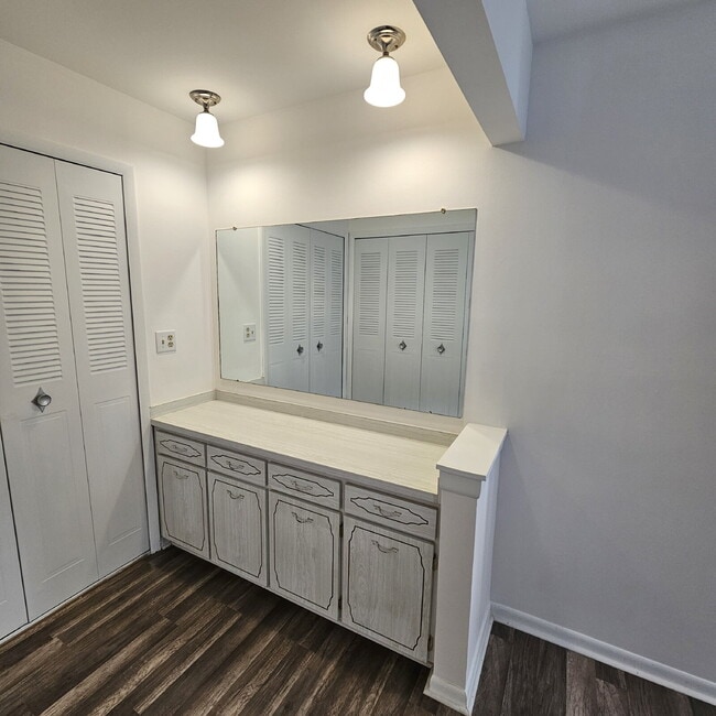 Building Photo - Completely Remodeled 1 Bedroom Condo in Warren – Private Basement Laundry + Storage Room!