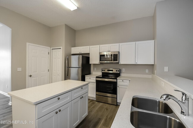 Building Photo - 9441 Harrier Ct