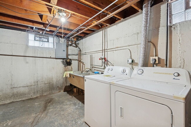 Building Photo - 2607 McDaniel Ave