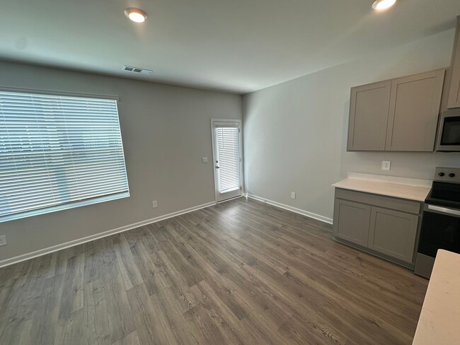 Building Photo - FOR LEASE- BRAND NEW TOWNHOME IN LEBANON