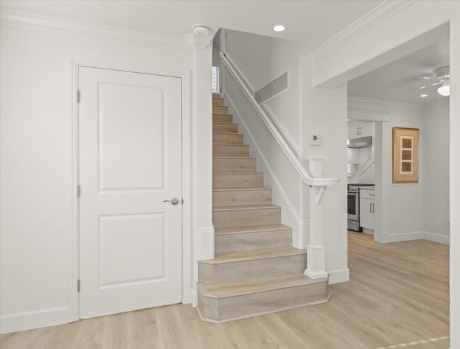 Building Photo - 272 Clay St