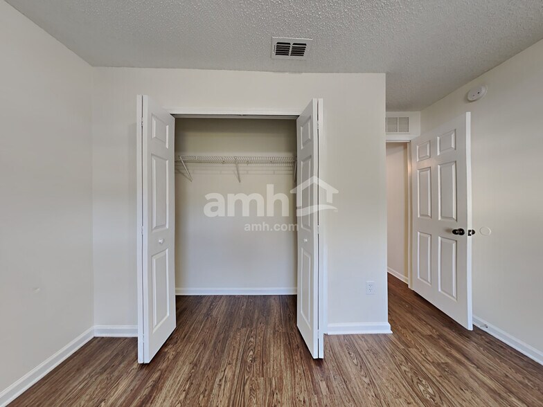 Building Photo - 9311 Thunderbolt Dr