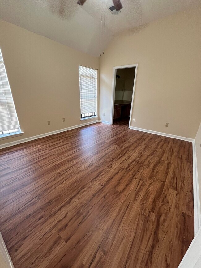 Building Photo - 4558 Kings Grant Dr