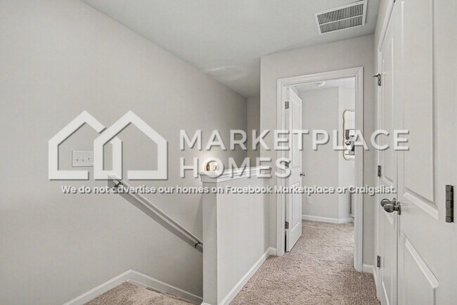 Building Photo - 302 Oakwood Dr NW