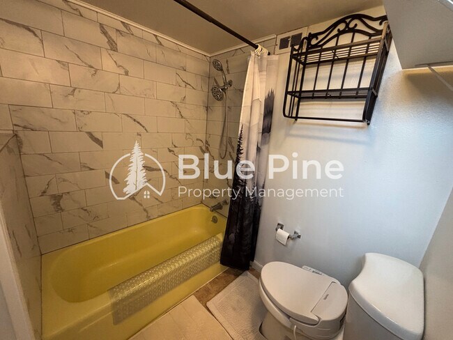 Building Photo - 1058 Mojave St