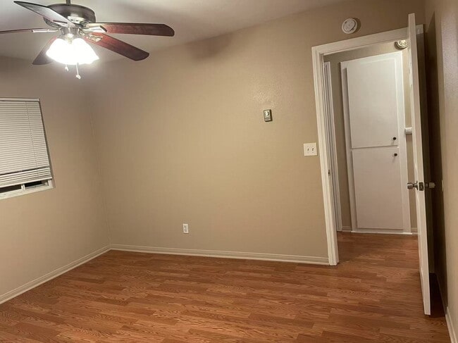 Building Photo - Townhouse w/ Garage & Private Patio, Walking distance to shopping, near highly rated schools