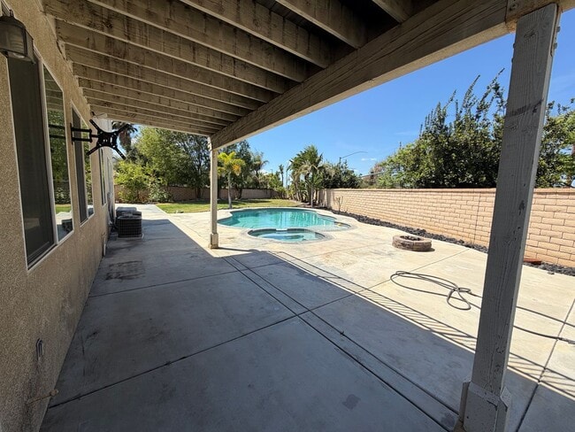 Building Photo - 885 Alsace Dr