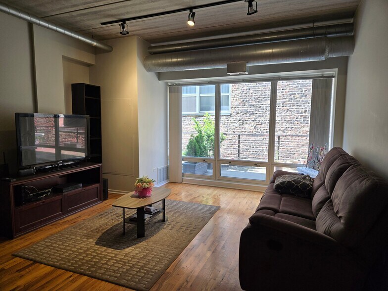 Building Photo - 1430 S Michigan Ave