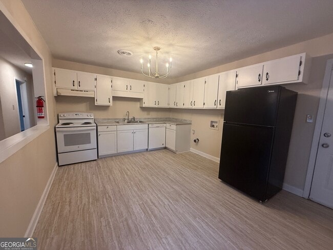 Building Photo - 150 Essex Ct